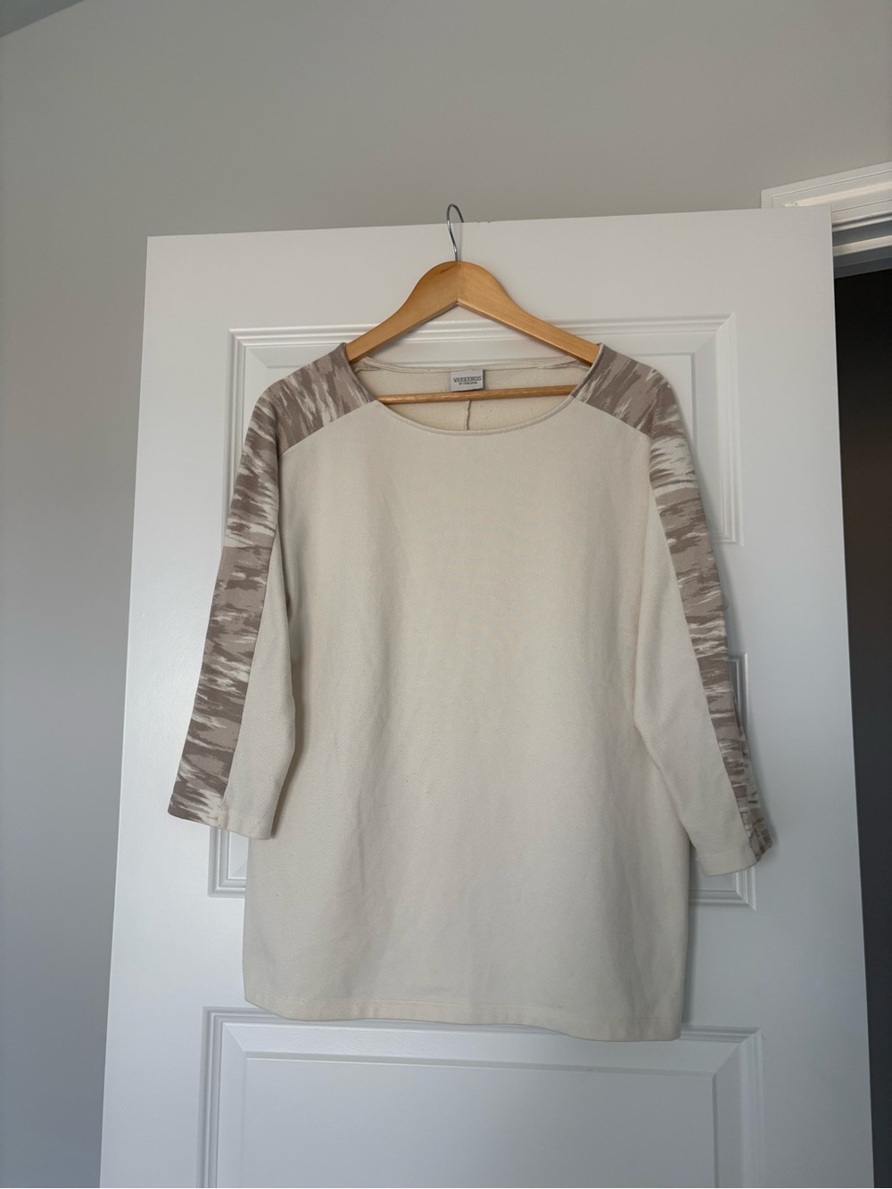 Weekends by Chicos Sweater with Patterned Taupe Sleeves Women's Medium